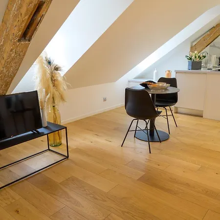 Le Mesange, Centre-ville *